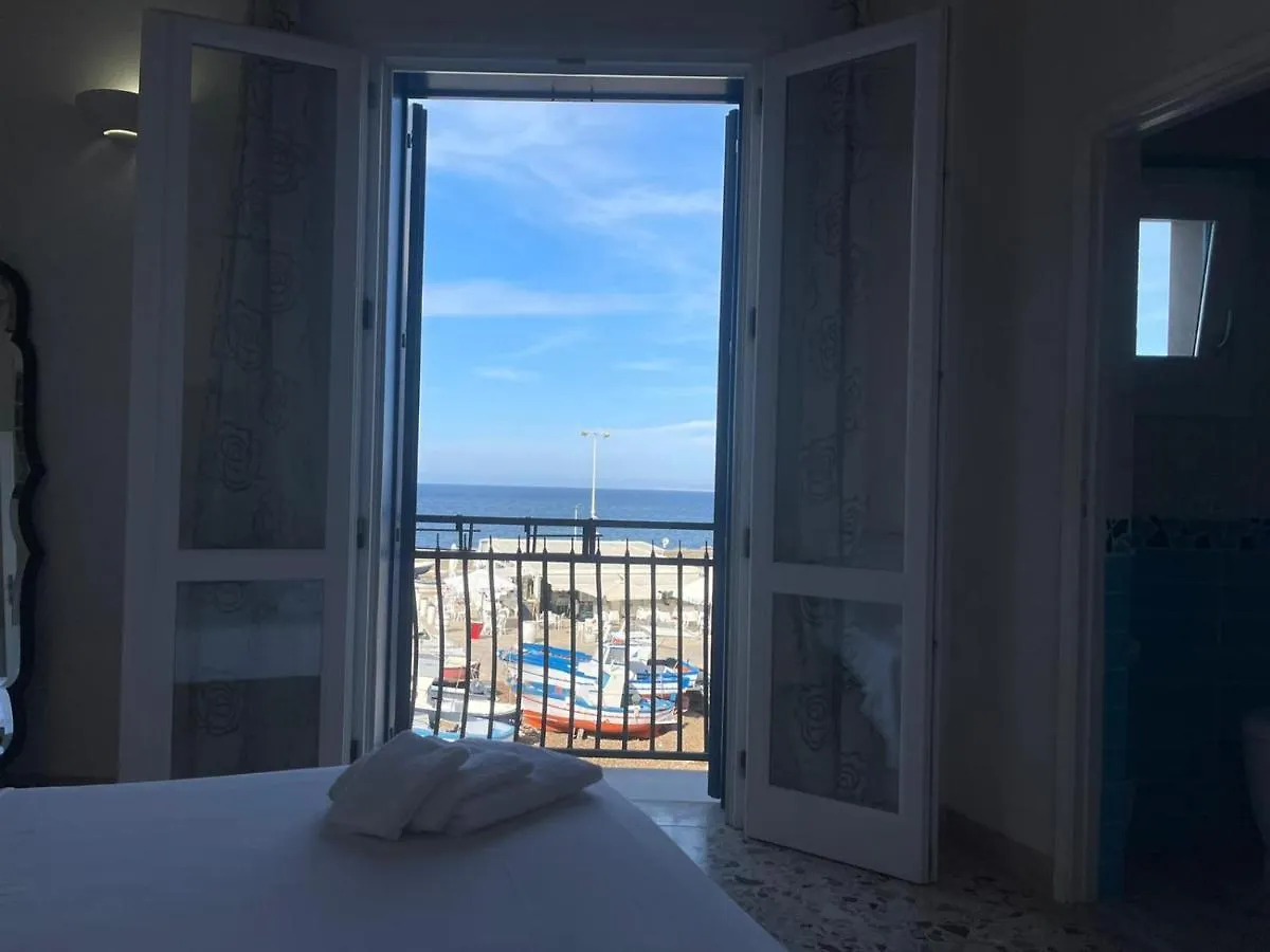 بيت ضيافة فندق La Camera Sul Porto ماريتّيمو إيطاليا