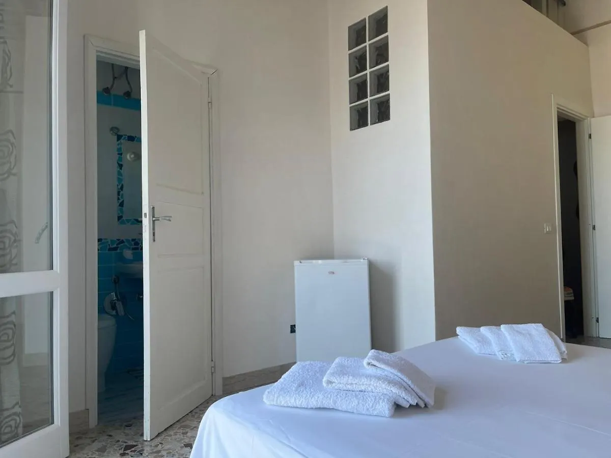 Hotel La camera sul porto Marettimo 0*,  Italia